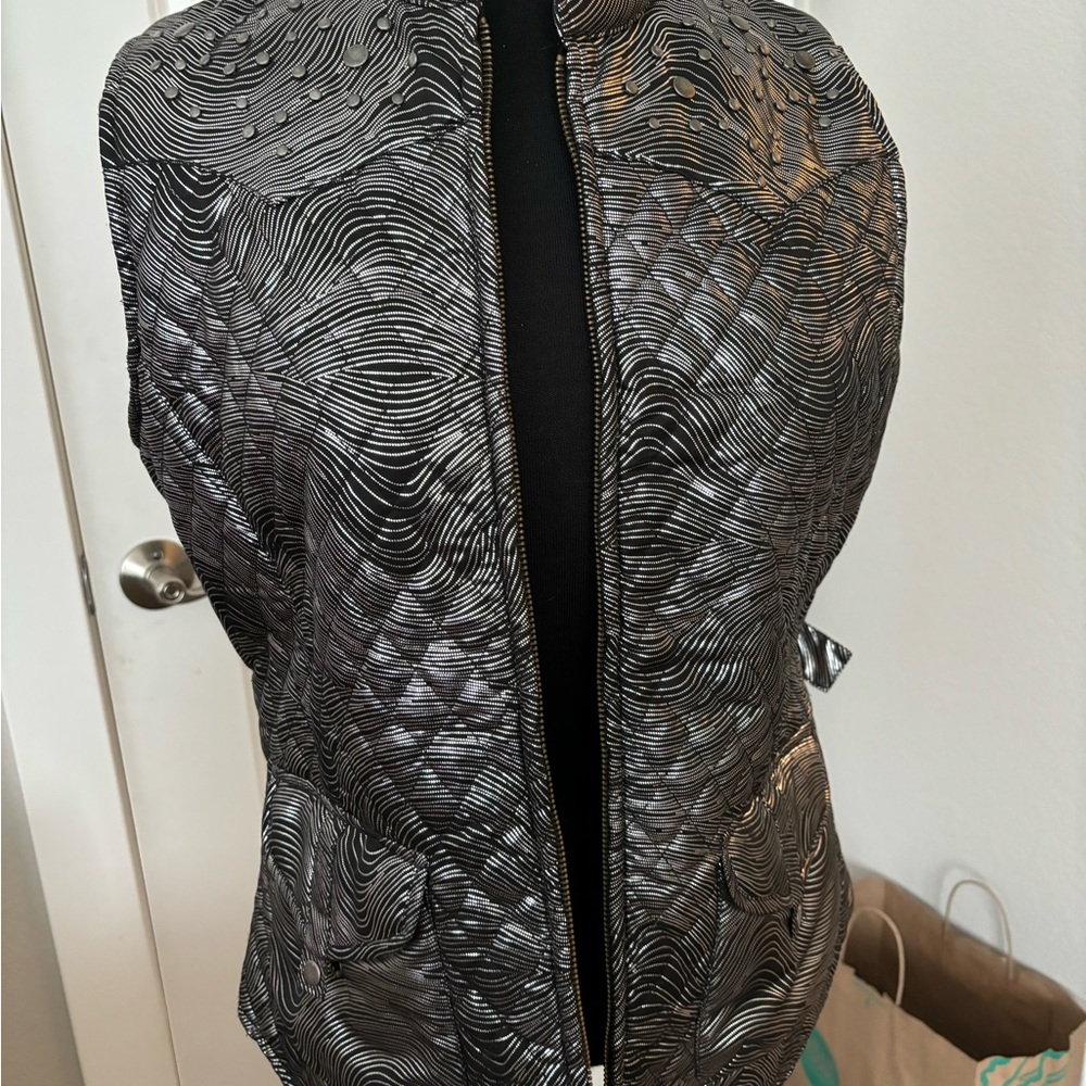 Roper Black Button-Up Shirt with Beige Embroidery🖤 - Picture 2 of 9